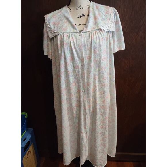 Komar Vintage White Pink Blue Crochet Lace Floral Snap Front Housecoat Womens XL
